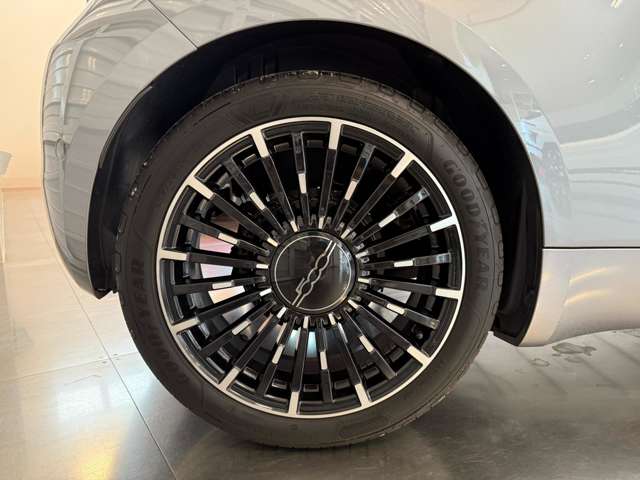 フィアット ５００ｅ ベースモデル R4年 (関東) 99