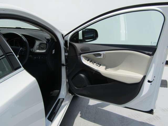 ボルボ Ｖ４０ Ｔ３　クラシックエディション R2年 (四国) 99