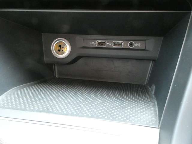 フォルクスワーゲン ゴルフトゥーラン ＴＳＩ　コンフォートライン H30年 (関東) 99