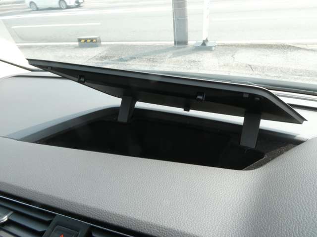 フォルクスワーゲン ゴルフトゥーラン ＴＳＩ　コンフォートライン H30年 (関東) 99