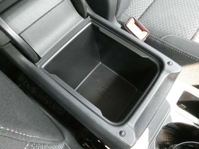 フォルクスワーゲン ゴルフトゥーラン ＴＳＩ　コンフォートライン H30年 (関東) 99