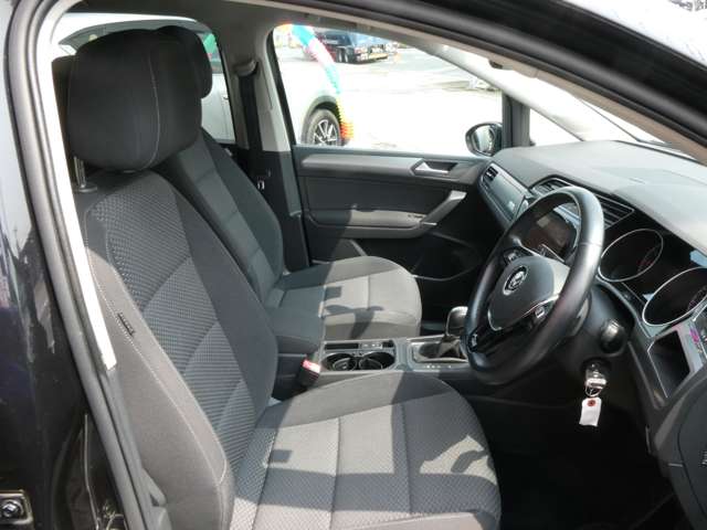 フォルクスワーゲン ゴルフトゥーラン ＴＳＩ　コンフォートライン H30年 (関東) 99