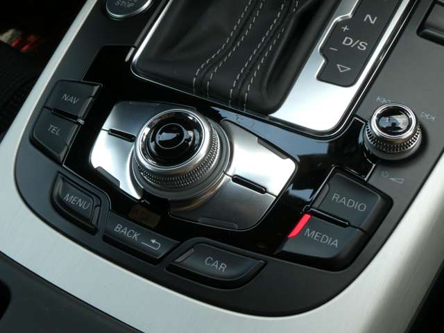 アウディ Ａ４　アバント ２．０ ＴＦＳＩ Ｓラインパッケージ H25年 (関東) 99