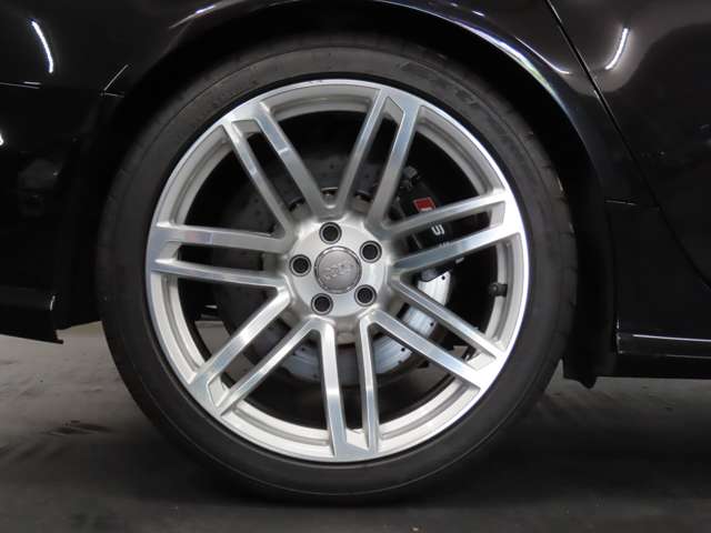 アウディ ＲＳ６　アバント ４．０ ４ＷＤ H26年 (関東) 99