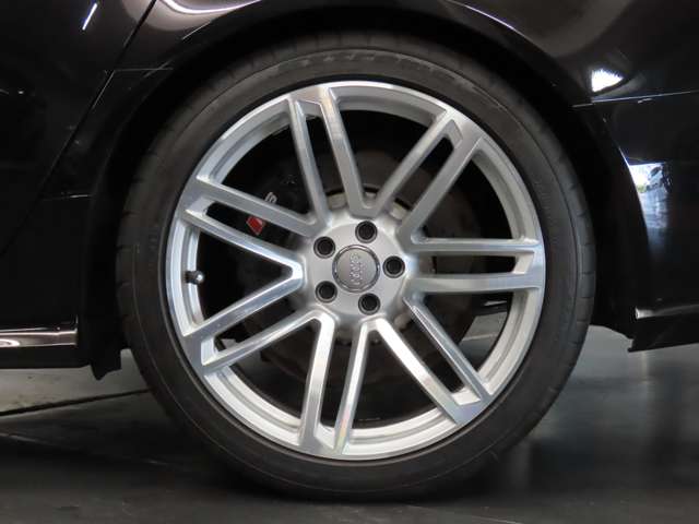 アウディ ＲＳ６　アバント ４．０ ４ＷＤ H26年 (関東) 99