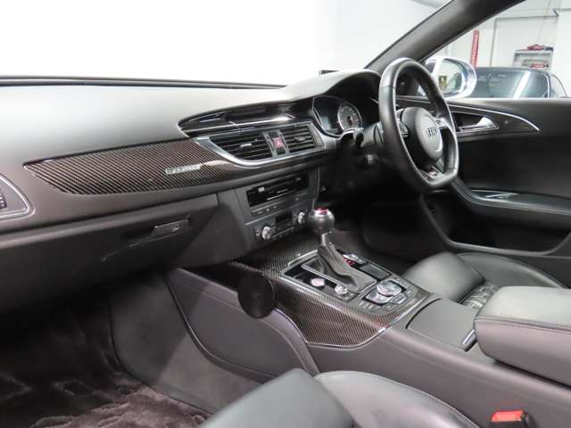 アウディ ＲＳ６　アバント ４．０ ４ＷＤ H26年 (関東) 99