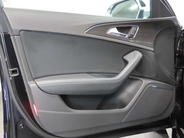 アウディ ＲＳ６　アバント ４．０ ４ＷＤ H26年 (関東) 99