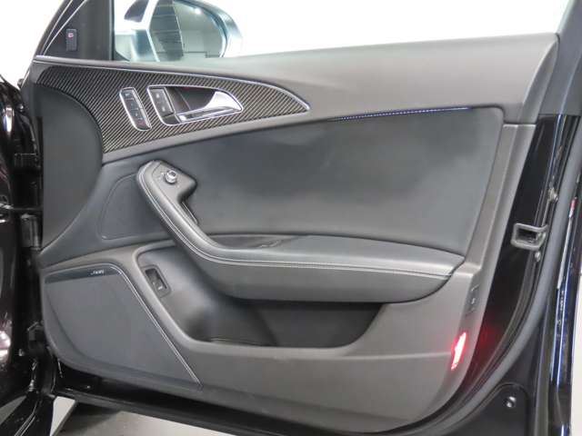 アウディ ＲＳ６　アバント ４．０ ４ＷＤ H26年 (関東) 99