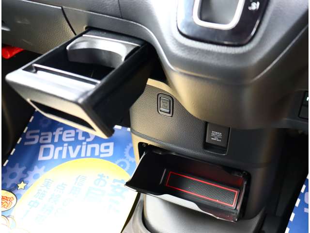 ホンダ Ｎ　ＢＯＸ カスタム ６６０ Ｌ ターボ スタイルプラス ブラック ４ＷＤ R5年 (関東) 99