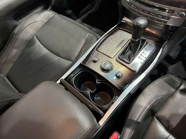 日産 フーガ　ハイブリッド ３．５ ＶＩＰ R1年 (関東) 99