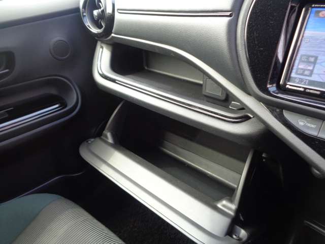 トヨタ アクア １．５ Ｓ スタイルブラック H29年 (中国) 99