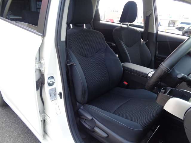 トヨタ プリウスΑ １．８ Ｓ ツーリングセレクション H29年 (中国) 99