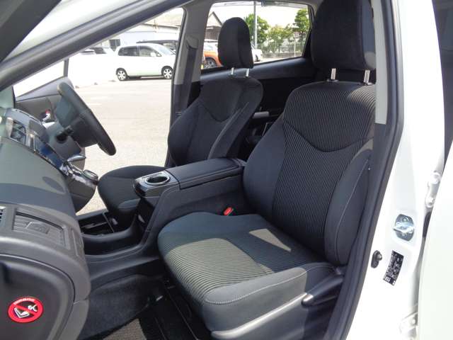 トヨタ プリウスΑ １．８ Ｓ ツーリングセレクション H29年 (中国) 99