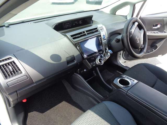 トヨタ プリウスΑ １．８ Ｓ ツーリングセレクション H29年 (中国) 99