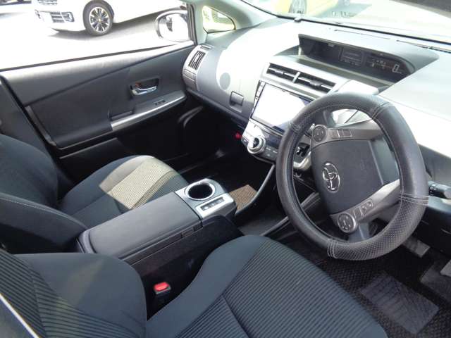 トヨタ プリウスΑ １．８ Ｓ ツーリングセレクション H29年 (中国) 99