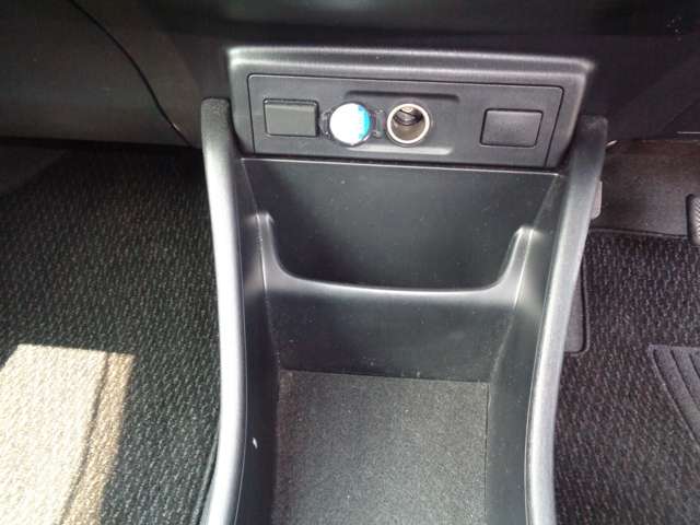 トヨタ プリウスΑ １．８ Ｓ ツーリングセレクション H29年 (中国) 99