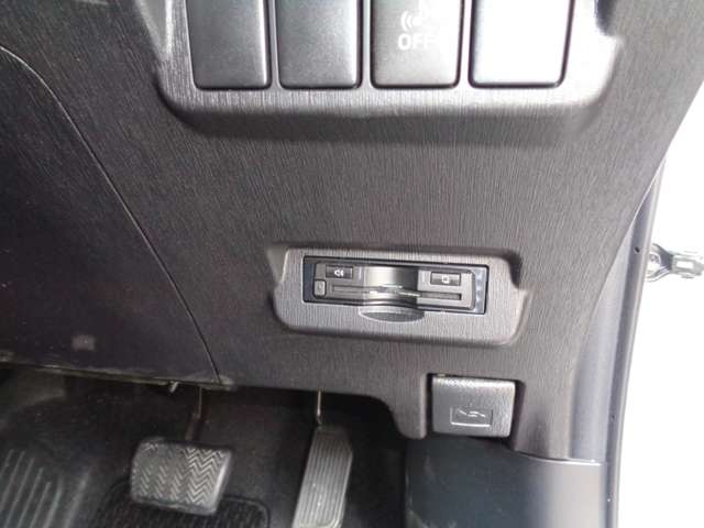 トヨタ プリウスΑ １．８ Ｓ ツーリングセレクション H29年 (中国) 99