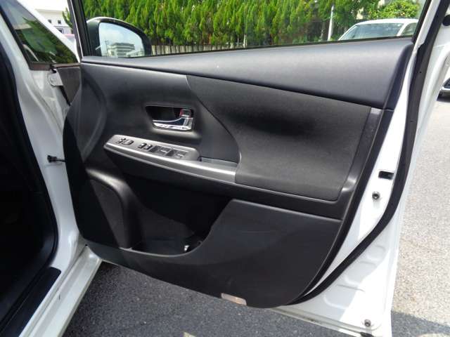 トヨタ プリウスΑ １．８ Ｓ ツーリングセレクション H29年 (中国) 99