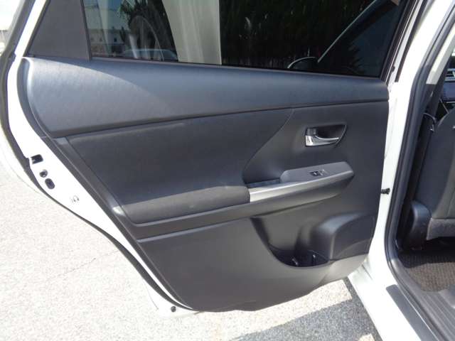 トヨタ プリウスΑ １．８ Ｓ ツーリングセレクション H29年 (中国) 99