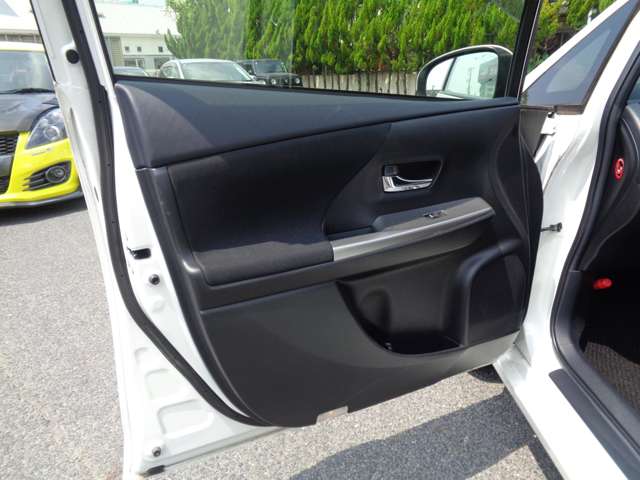 トヨタ プリウスΑ １．８ Ｓ ツーリングセレクション H29年 (中国) 99