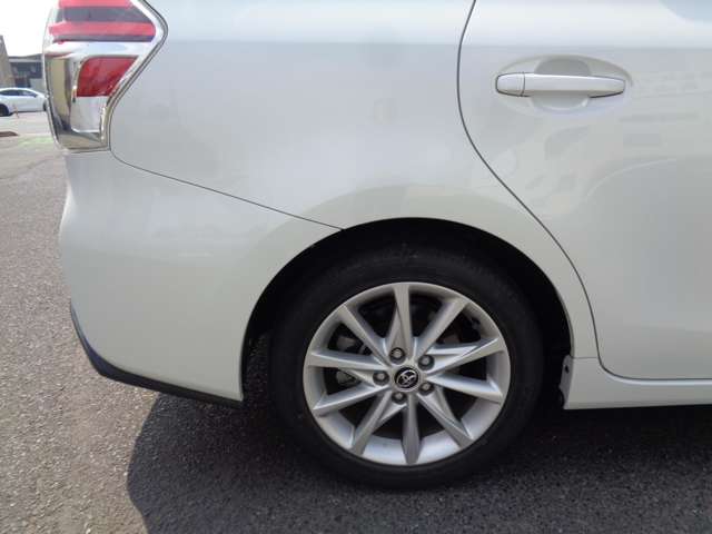 トヨタ プリウスΑ １．８ Ｓ ツーリングセレクション H29年 (中国) 99