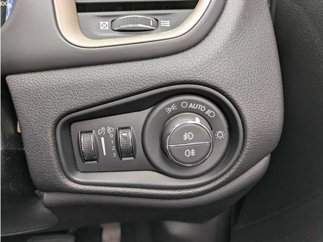 ジープ レネゲード リミテッド H28年 (東北) 99