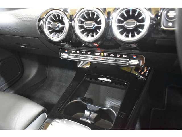 メルセデスベンツ ＣＬＡシューティングブレーク ＣＬＡ２００Ｄ ＡＭＧライン ディーゼルターボ R4年 (関東) 99