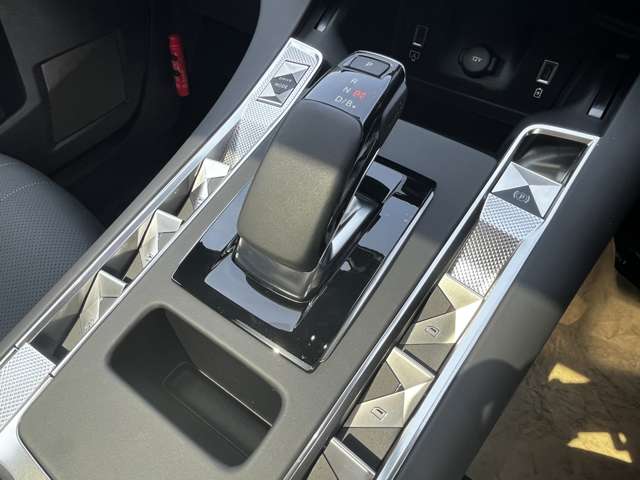 シトロエン ＤＳ７ オペラ Ｅ－ＴＥＮＳＥ ４×４ ４ＷＤ R6年 (東北) 99