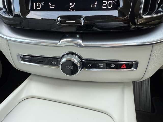 ボルボ ＸＣ６０ Ｄ４ ＡＷＤ モメンタム ディーゼルターボ ４ＷＤ H30年 (東北) 99