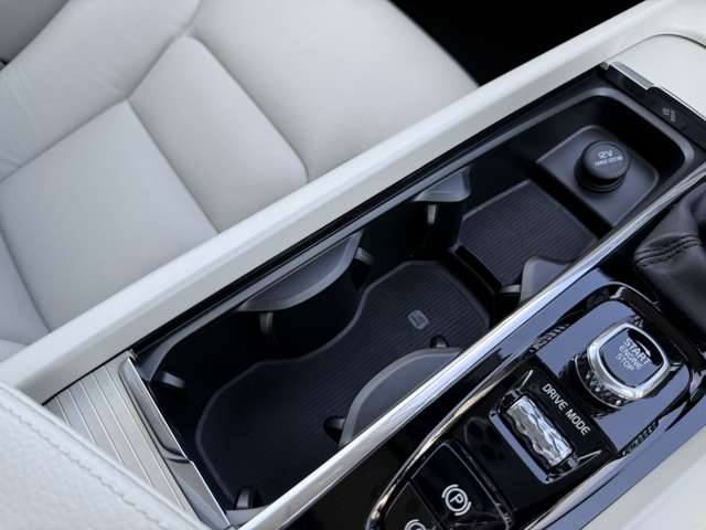 ボルボ ＸＣ６０ Ｄ４ ＡＷＤ モメンタム ディーゼルターボ ４ＷＤ H30年 (東北) 99