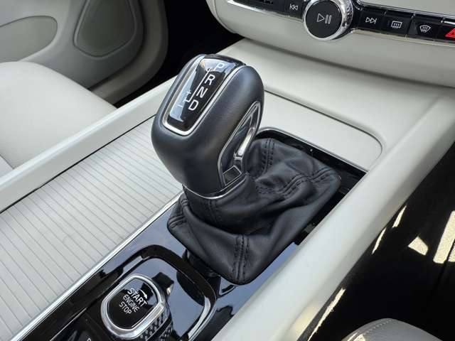 ボルボ ＸＣ６０ Ｄ４ ＡＷＤ モメンタム ディーゼルターボ ４ＷＤ H30年 (東北) 99