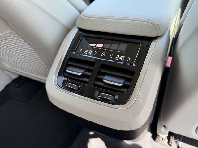 ボルボ ＸＣ６０ Ｄ４ ＡＷＤ モメンタム ディーゼルターボ ４ＷＤ H30年 (東北) 99
