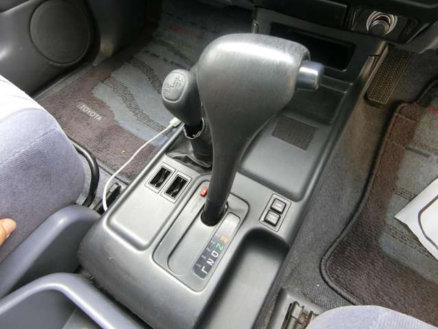 トヨタ ランドクルーザープラド ３．０ ＴＸ ディーゼルターボ ４ＷＤ H11年 (中国) 99