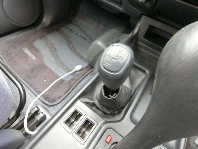 トヨタ ランドクルーザープラド ３．０ ＴＸ ディーゼルターボ ４ＷＤ H11年 (中国) 99