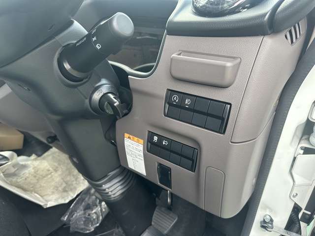 三菱フソウ キャンター ３．０ＤＴ 平ボディ 全低床 ２Ｔ R7年 (東海) 99