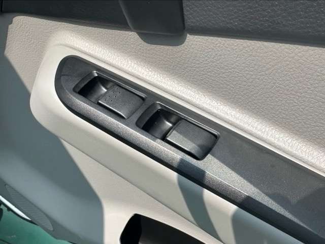 三菱フソウ キャンター ３．０ＤＴ 平ボディ全低床 ２Ｔ R7年 (東海) 99