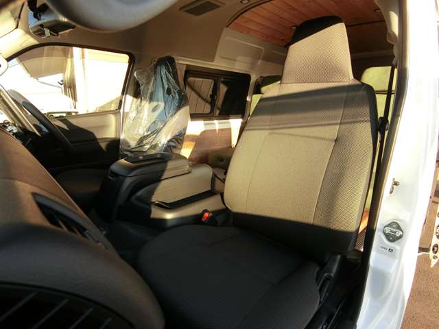 トヨタ ハイエースバン ２．８ ＤＸ ワイド スーパーロング ハイルーフ ディーゼルターボ ４ＷＤ R5年 (中国) 99