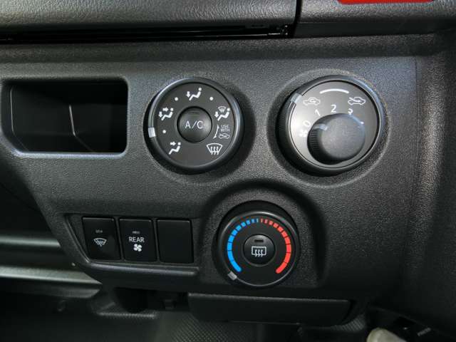 トヨタ ハイエースバン ２．８ ＤＸ ワイド スーパーロング ハイルーフ ディーゼルターボ ４ＷＤ R5年 (中国) 99