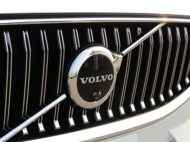 ボルボ ＸＣ６０ リチャージ アルティメット Ｔ６ ＡＷＤ プラグイン ハイブリッド ４ＷＤ R4年 (四国) 99