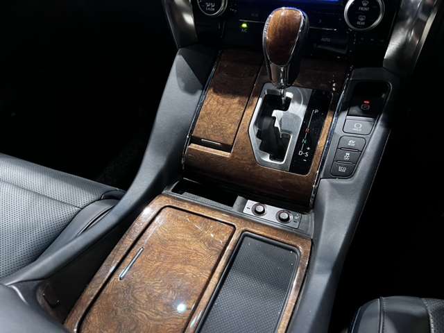 トヨタ ヴェルファイア　ハイブリッド ハイブリッド ２．５ エグゼクティブ ラウンジ Ｅ－ＦＯＵＲ ４ＷＤ H27年 (関東) 99