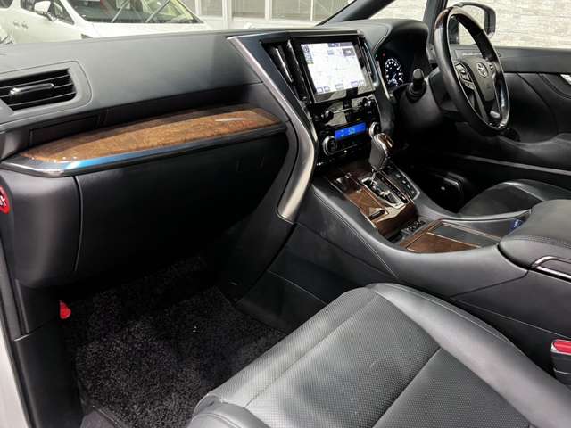 トヨタ ヴェルファイア　ハイブリッド ハイブリッド ２．５ エグゼクティブ ラウンジ Ｅ－ＦＯＵＲ ４ＷＤ H27年 (関東) 99