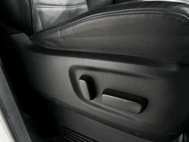 トヨタ ヴェルファイア　ハイブリッド ハイブリッド ２．５ エグゼクティブ ラウンジ Ｅ－ＦＯＵＲ ４ＷＤ H27年 (関東) 99