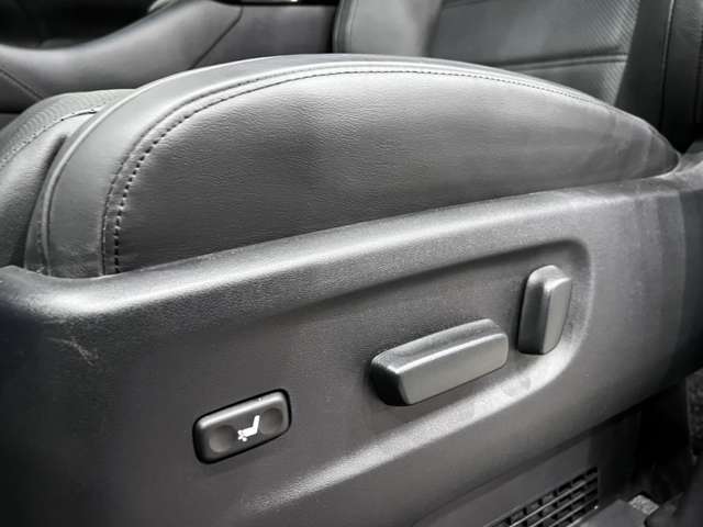 トヨタ ヴェルファイア　ハイブリッド ハイブリッド ２．５ エグゼクティブ ラウンジ Ｅ－ＦＯＵＲ ４ＷＤ H27年 (関東) 99