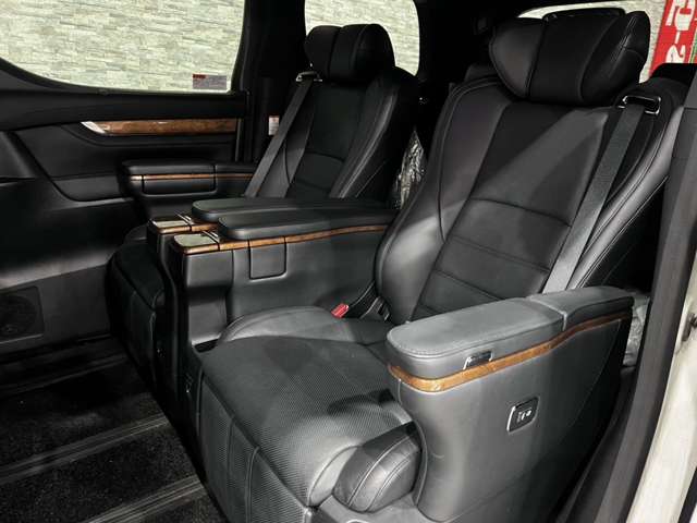 トヨタ ヴェルファイア　ハイブリッド ハイブリッド ２．５ エグゼクティブ ラウンジ Ｅ－ＦＯＵＲ ４ＷＤ H27年 (関東) 99