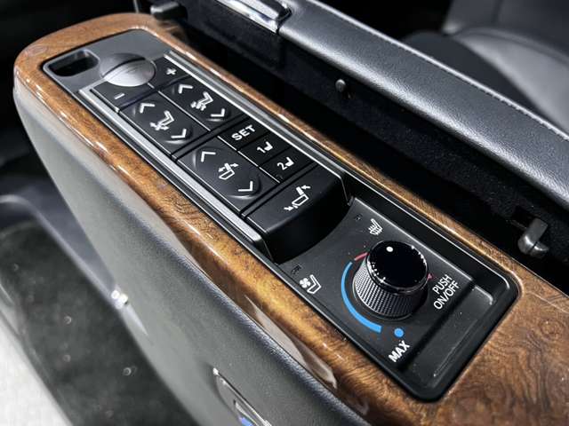 トヨタ ヴェルファイア　ハイブリッド ハイブリッド ２．５ エグゼクティブ ラウンジ Ｅ－ＦＯＵＲ ４ＷＤ H27年 (関東) 99