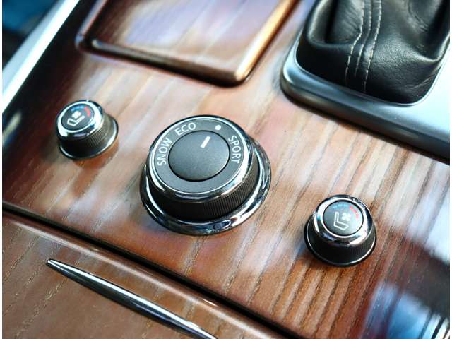 日産 シーマ　ハイブリッド ３．５ ＶＩＰ Ｇ H24年 (関東) 99