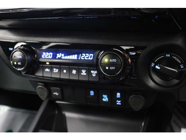 トヨタ ハイラックス ２．４ Ｚ ＧＲスポーツ ディーゼルターボ ４ＷＤ R7年 (東海) 99