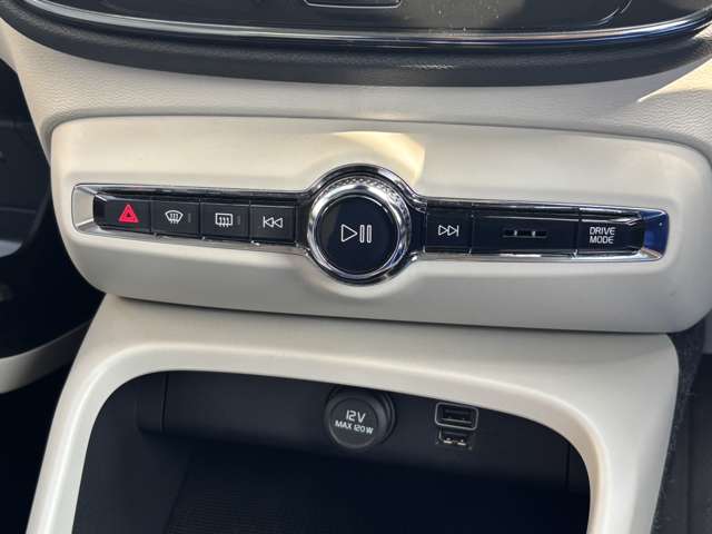 ボルボ ＸＣ４０ Ｔ４　モメンタム H30年 (東北) 99