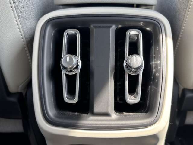 ボルボ ＸＣ４０ Ｔ４　モメンタム H30年 (東北) 99