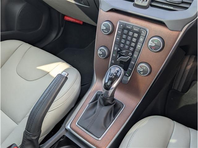 ボルボ Ｖ４０ Ｔ３　クラシックエディション R1年 (東北) 99